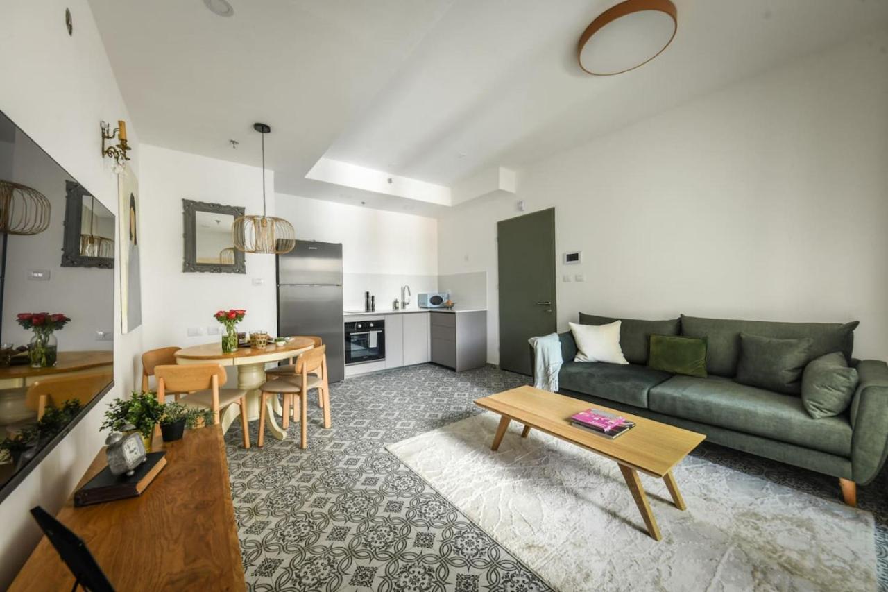 Apartamento Homey 2br With Mamad And Spacious Balcony 5-min From By Sea N' Rent Tel Aviv